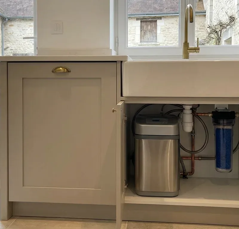 Filtre anti calcaire ou adoucisseur d'eau : quelle est la meilleure option pour une maison en France ?

